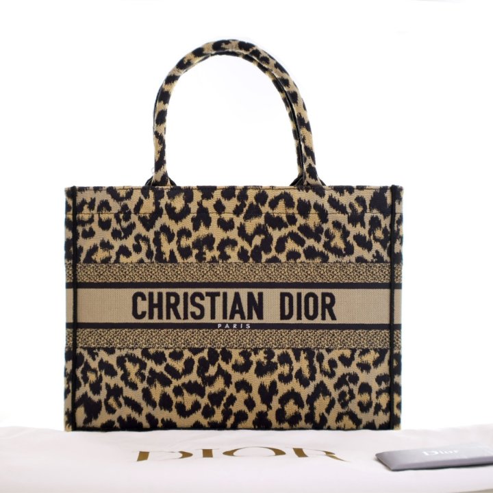 ソラ⭐︎CHRISTIAN DIOR⭐︎ Book Tote バッグ・ミッツァ Dior Medium Canvas Leopard Mizza Book Tote - Luxe Du Jour