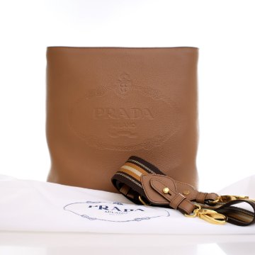 美品 PRADA ノベルティショルダーバッグ バケットバッグ Baltic Blue Prada Mariner large Re-Nylon bucket bag | PRADA