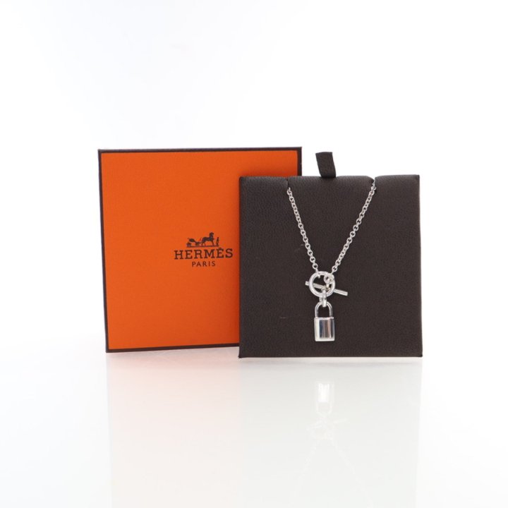 【エルメス】おしゃれで存在感のあるAmulettes Cadenas pendant エルメス】おしゃれで存在感のあるAmulettes Cadenas pendant