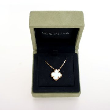 【無料郵送/関税込/正規品】 (W) Van Cleef & Arpels Sweet Alha Van Cleef And Arpels Sweet Alhambra Necklace - Luxe Du Jour