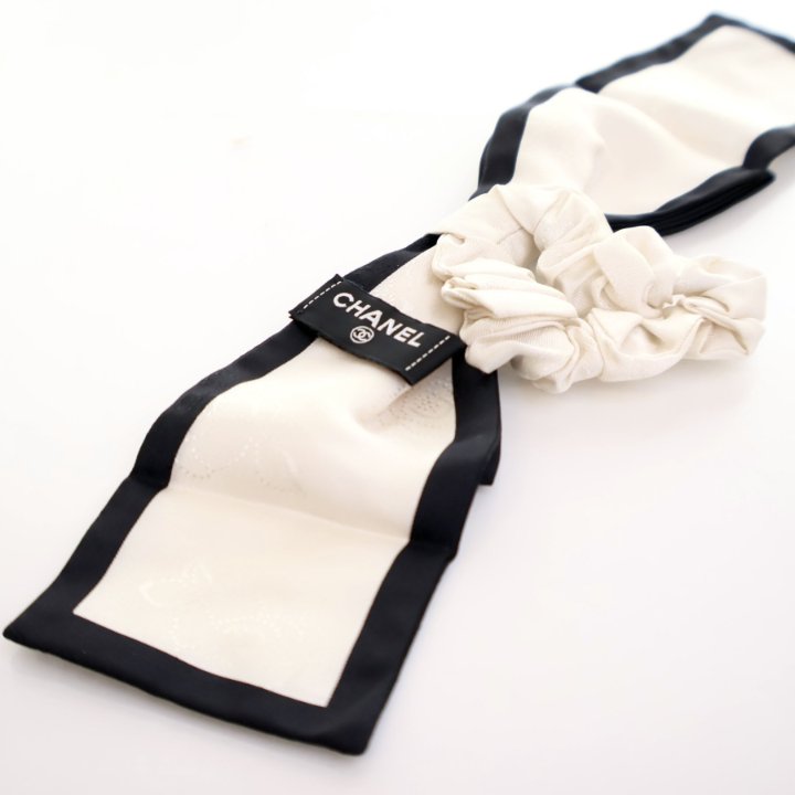 CHANEL Black and Cream Silk Ribbon Scrunchie Chanel Bow Silk Scrunchie - Luxe Du Jour main image 2