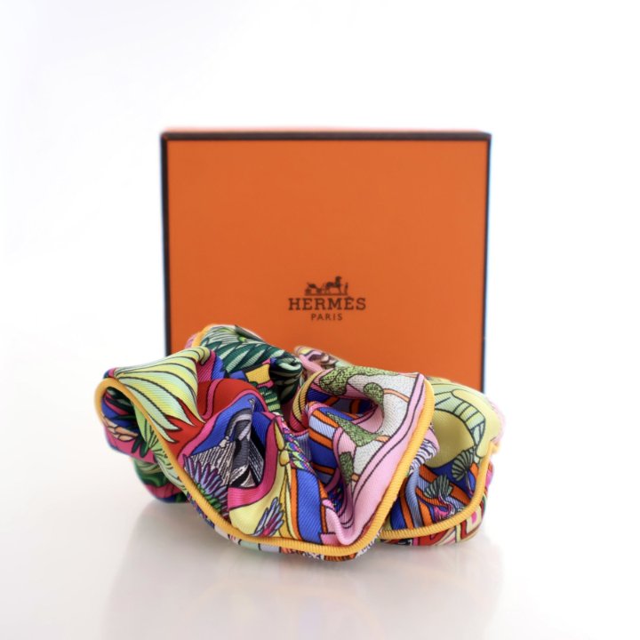HERMES ヘアゴム Hermes Claudia Silk Scrunchie - Luxe Du Jour