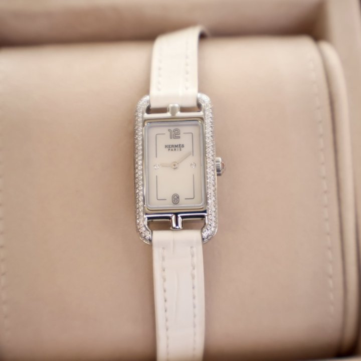Hermes Alligator Nantucket Watch - Luxe Du Jour display picture 3