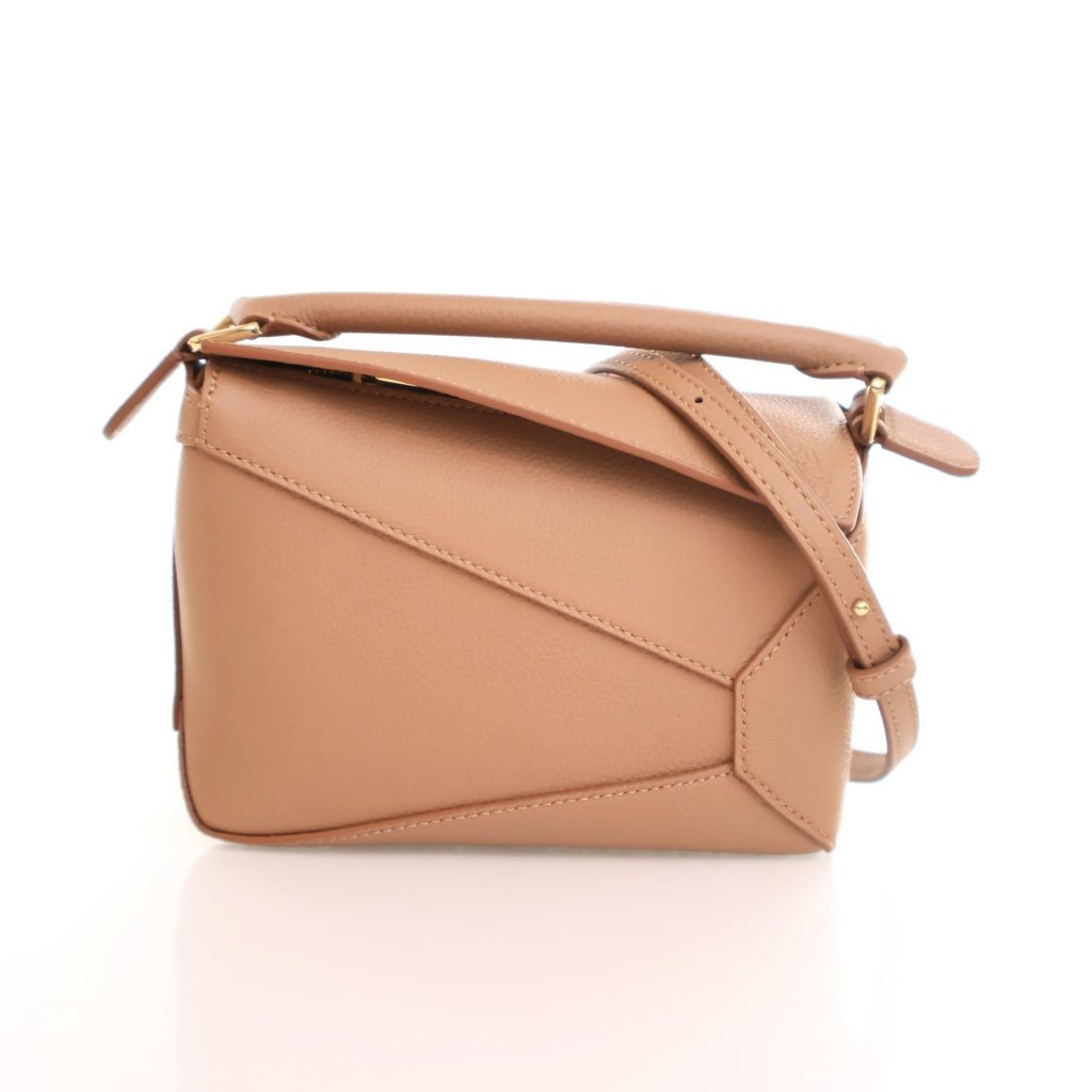 LOEWE★ミニバッグ LOEWE ぺブルバケットミニバッグ｜トゥモローランド 公式通販