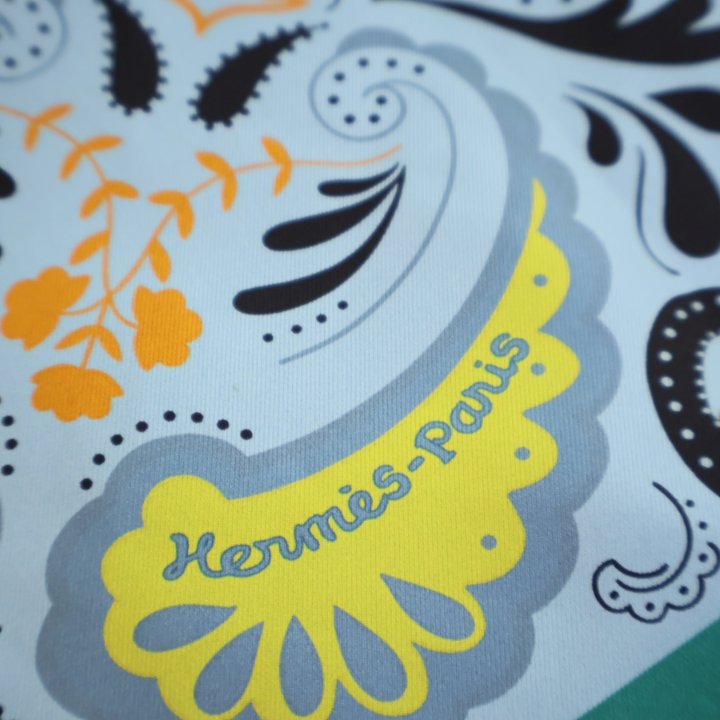 最終価格☆エルメス【HERMES】カレBrodeGuepards Bandana 最終価格☆エルメス【HERMES】カレBrodeGuepards Bandana