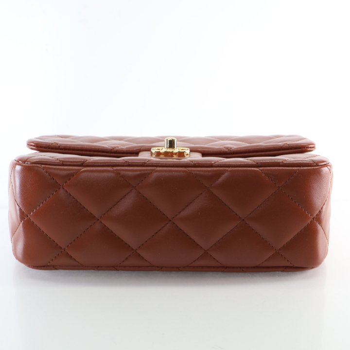 CHANEL ブラウン キルティング バッグ Chanel Shearling Quilted Shiny Coco Clutch With Chain Dark Beige