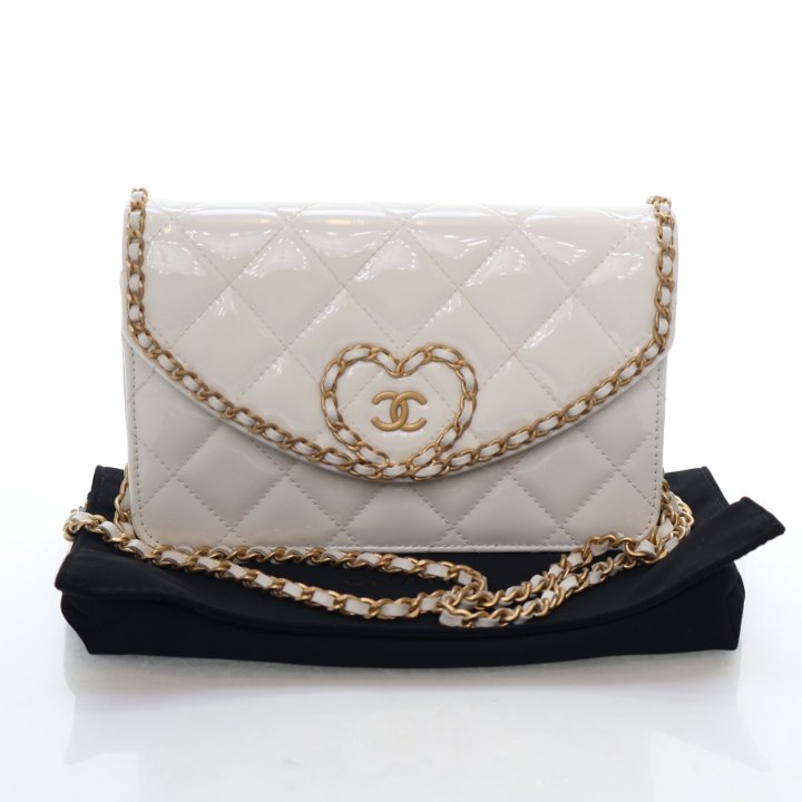 Chanel Patent Heart Wallet On Chain (WOC) - Luxe Du Jour