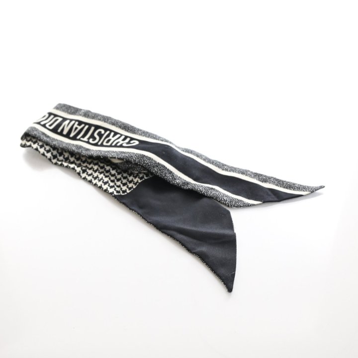 CHRISTIAN DIOR シルクバンダナ Christian Dior Silk Oblique Mitzah Scarf Blue 1167711 – FASHIONPHILE
