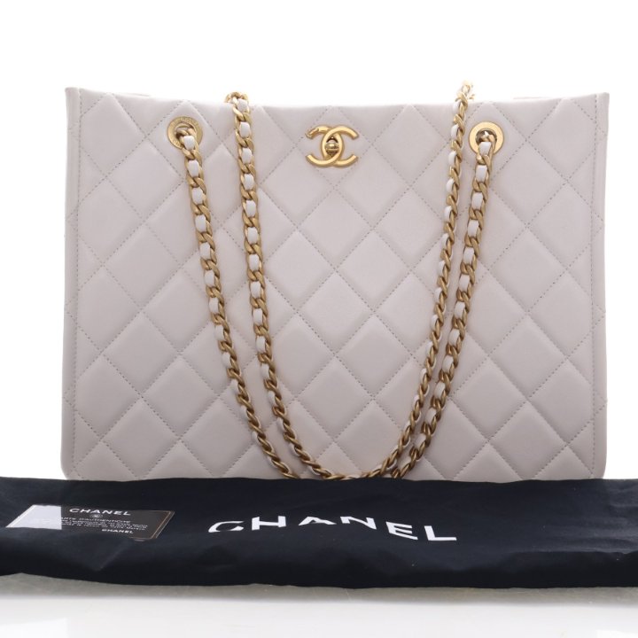 CHANEL シャネルキルティング ロゴ　タンクトップ トップス　白　ホワイト org.jpg